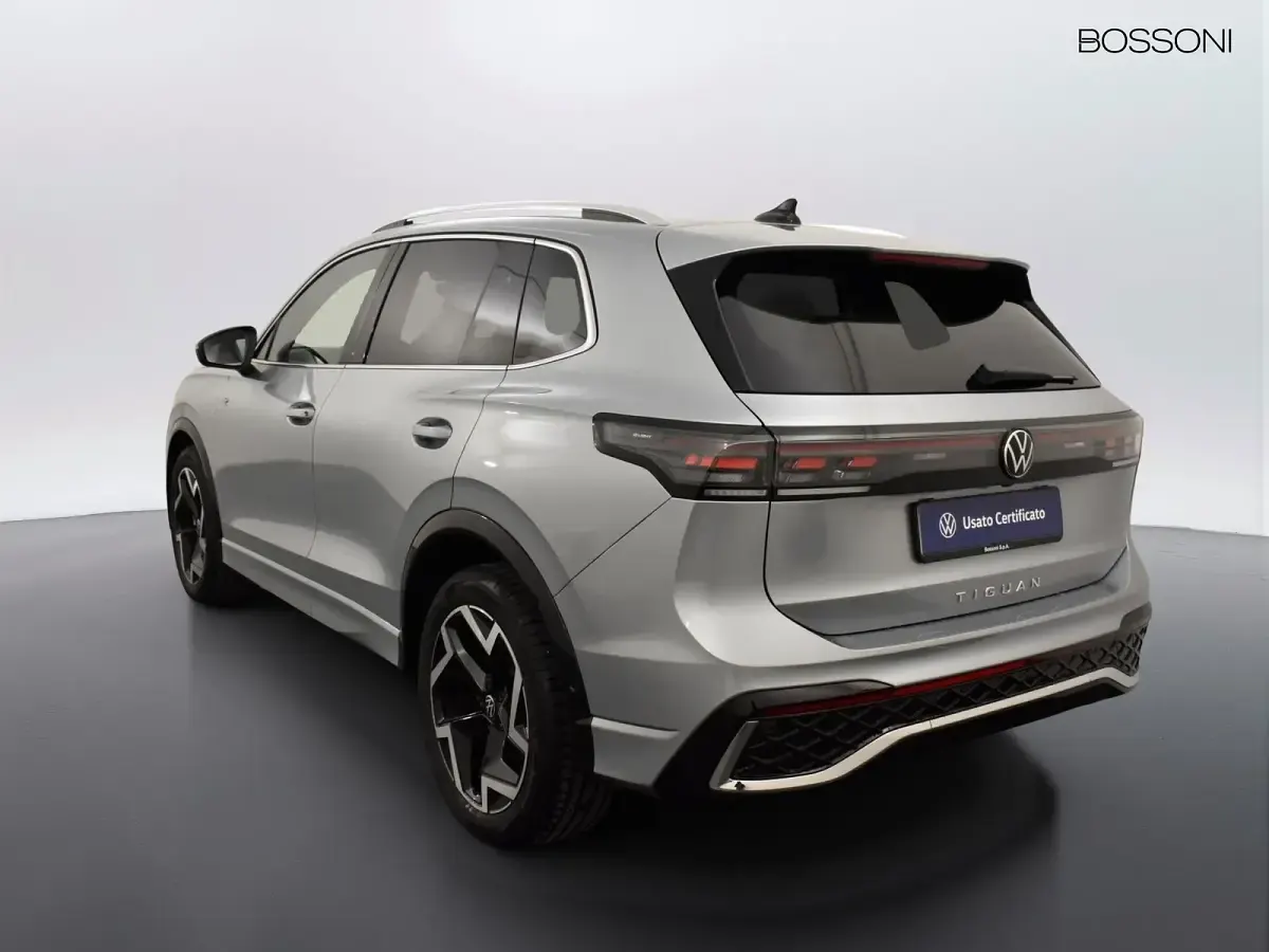 Usata VW Tiguan R-line 150 CV (110 kW) 2024 Grigio SUV