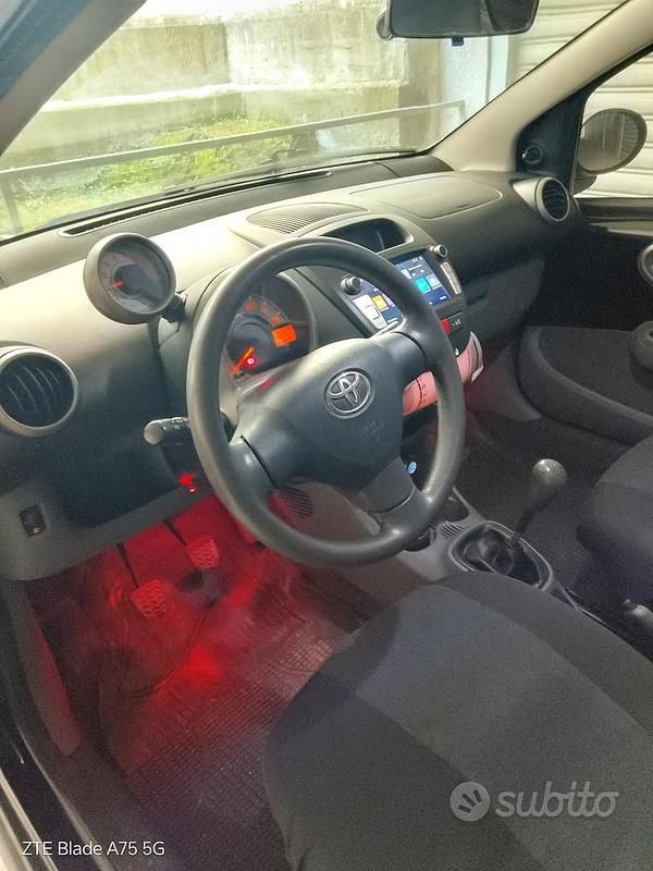 Usata Toyota Aygo 67 CV (49 kW) 2008 Nero Utilitaria