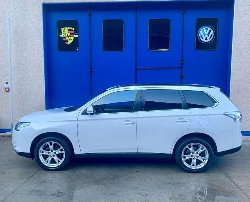 Usata Mitsubishi Outlander Instyle 150 CV (110 kW) 2013 Bianco perlato SUV