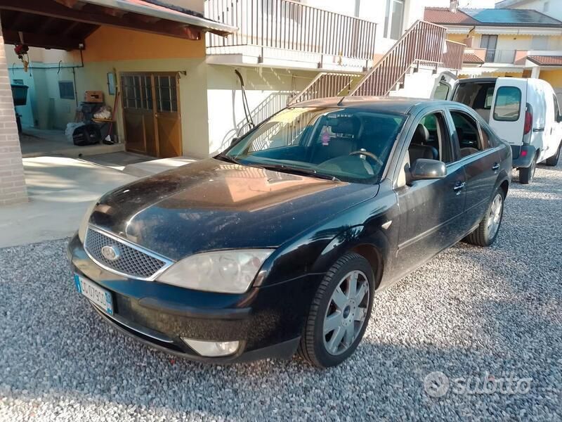 Nero Usata 2003 Ford Mondeo Tre volumi | 2690 € (Molto cara) - Immagine 1/4