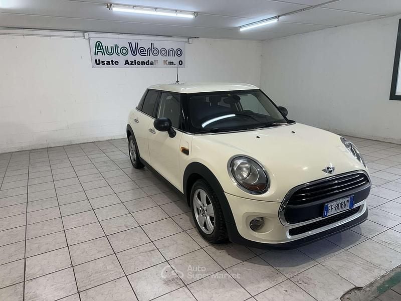 Usata Mini ONE 75 CV (55 kW) 2016 Beige Utilitaria
