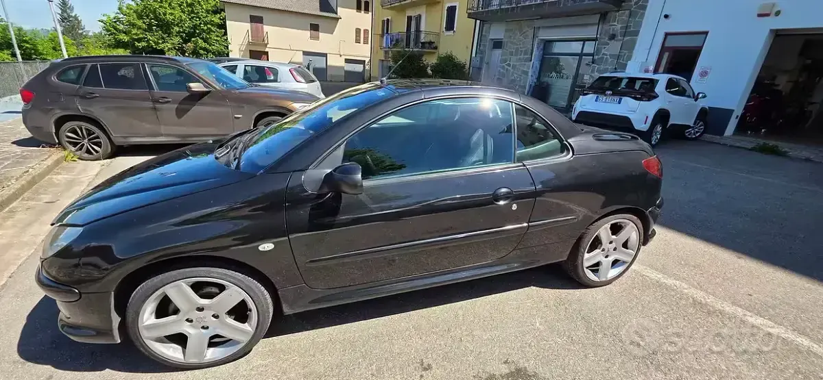 Usata Peugeot 206 CC 109 CV (80 kW) 2006 Nero Cabrio