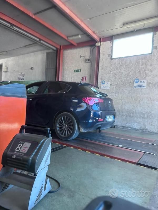 Usata Alfa Romeo Giulietta 140 CV (102 kW) 2011 Blu Utilitaria