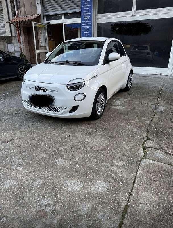 Usata Fiat 500e Action 69 kW (95 CV) 2021 Bianco Utilitaria