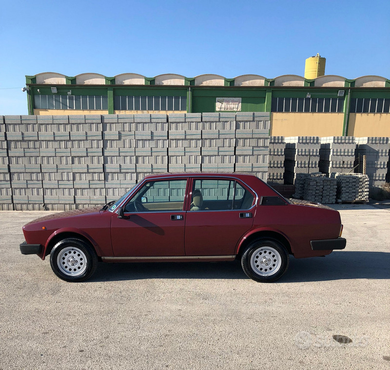 Usato 1980 Alfa Romeo 2000 2.0 Benzin 130 CV (11.500 €)
