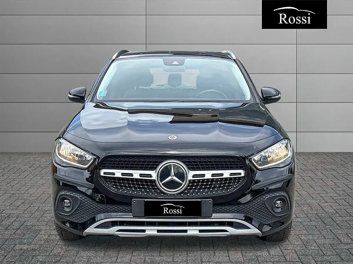 Käytetty Mercedes GLA180 116 HP (85 kW) 2020 Harmaa Katumaasturi