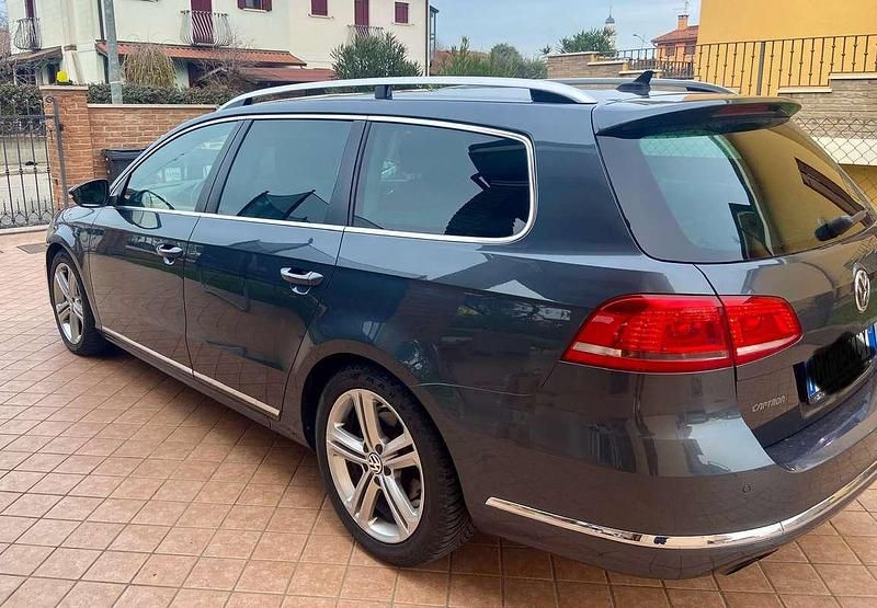 Usata VW Passat R-line 140 CV (102 kW) 2013 Grigio Station wagon