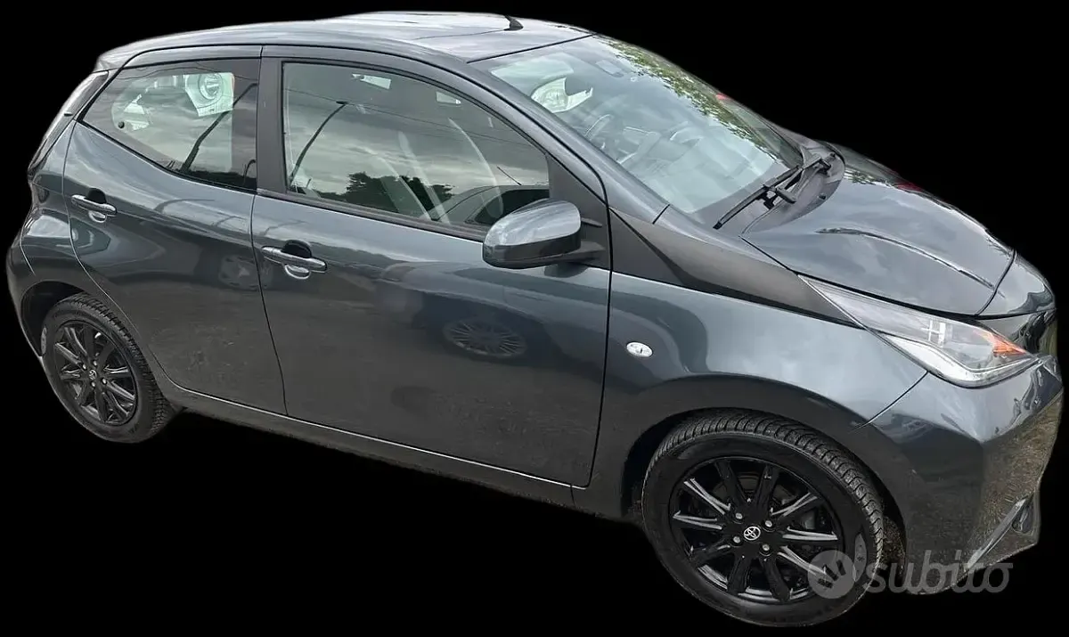 Usata Toyota Aygo Cool 69 CV (50 kW) 2018 Grigio Utilitaria