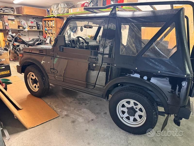 Usata Suzuki Samurai 64 CV (47 kW) 1987 Nero SUV