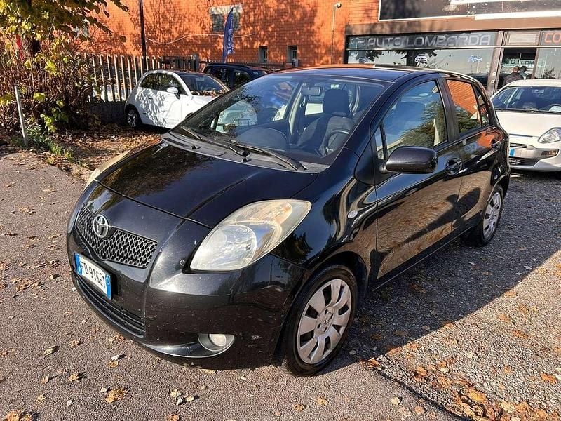 Nero Usata 2007 Toyota Yaris Sol Tre volumi | 1900 € (Buon prezzo) - Immagine 1/4