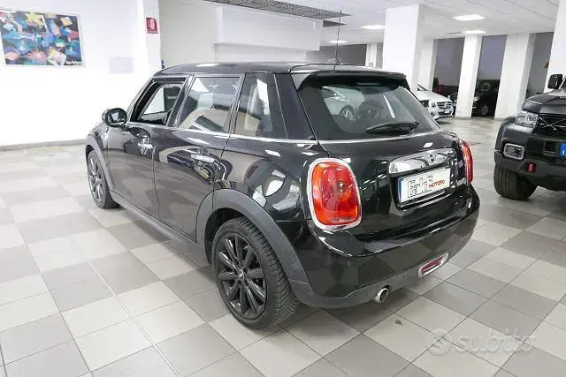 Usata Mini Cooper D 116 CV (85 kW) 2017 Nero Utilitaria