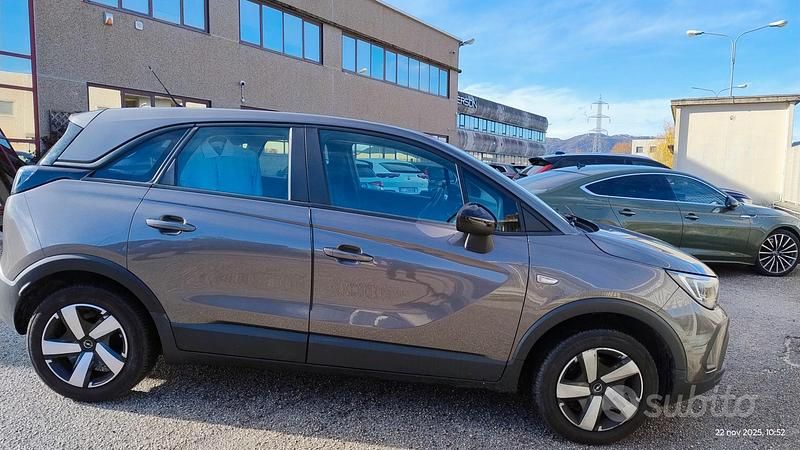 Usata Opel Crossland 110 CV (80 kW) 2023 Grigio SUV