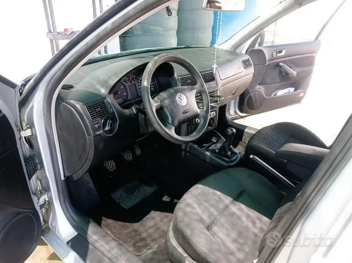 Usata VW Golf IV 101 CV (74 kW) 2002 Grigio Berlina
