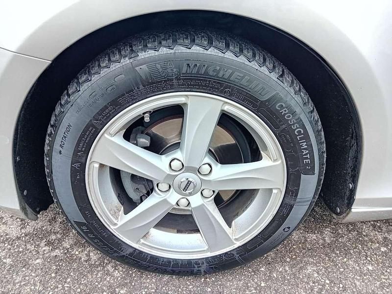 Usata Volvo V40 Business Edition 120 CV (88 kW) 2017 Argento Berlina