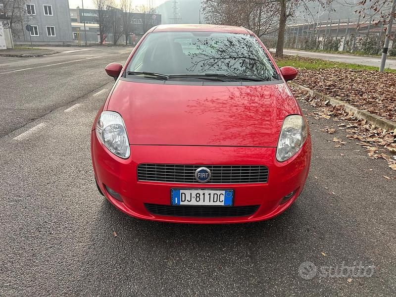 Rosso Usata 2007 Fiat Grande Punto Sport Due volumi | 1950 € - Immagine 1/4