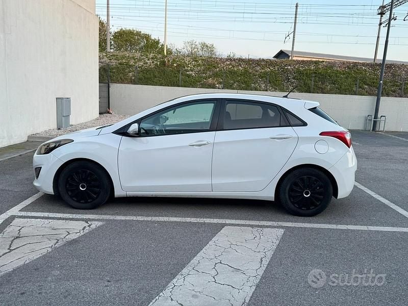 Usata Hyundai i30 90 CV (66 kW) 2013 Bianco Berlina
