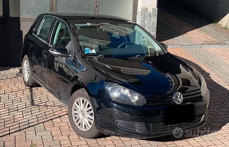 Nero Usata 2012 VW Golf VII Comfortline Tre volumi | 5900 € (Super prezzo) - Immagine 1/4