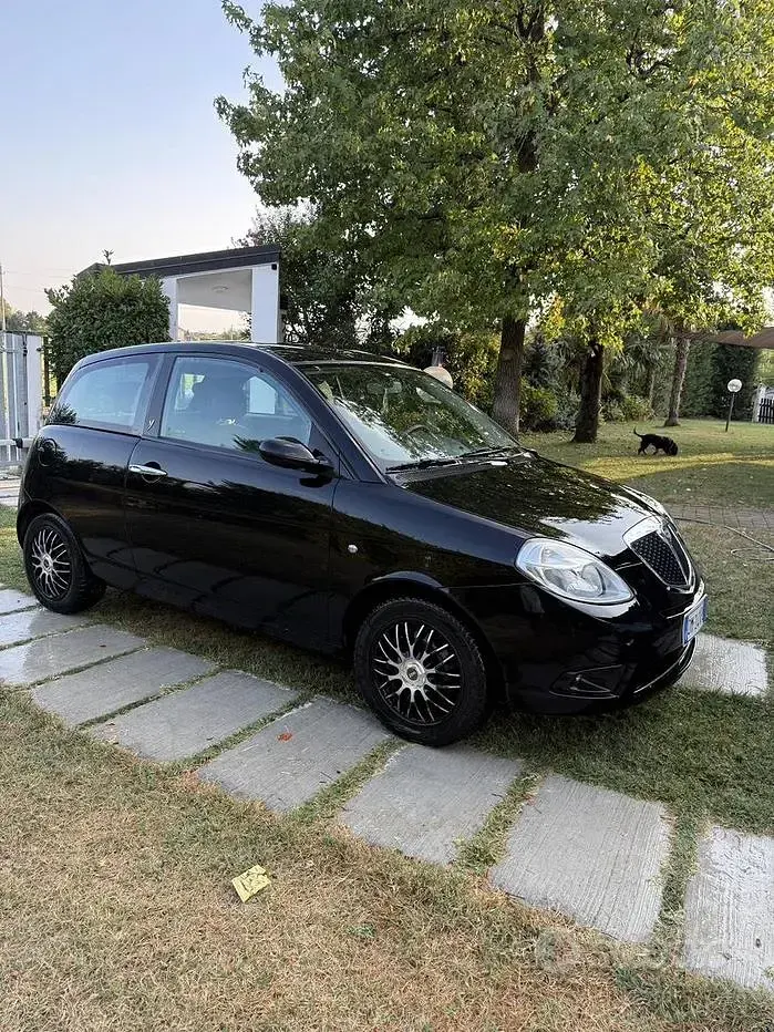 Usata Lancia Ypsilon 75 CV (55 kW) 2008 Nero Utilitaria