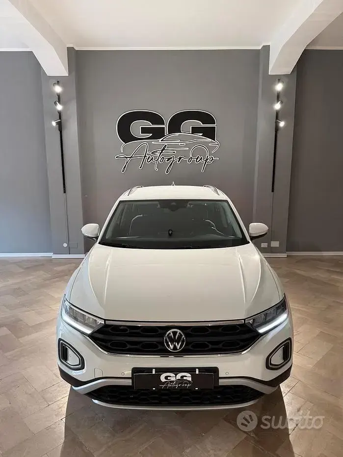 Usata VW T-Roc Life 110 CV (80 kW) 2024 Bianco SUV