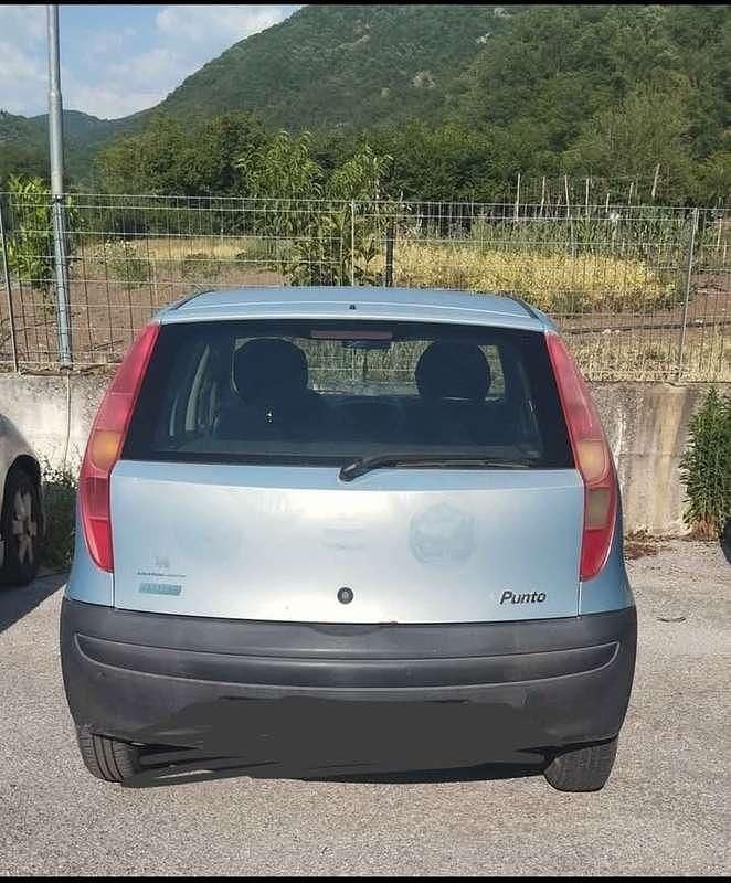 Usata Fiat Punto 60 CV (44 kW) 1999 Blu/azzurro Berlina