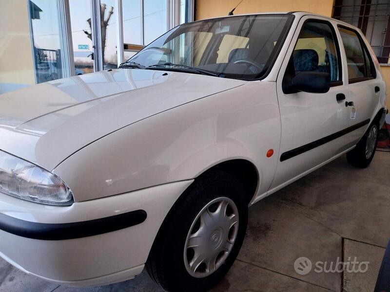 Usato 1996 Ford Fiesta 1.2 Benzin 75 CV (2.900 €)