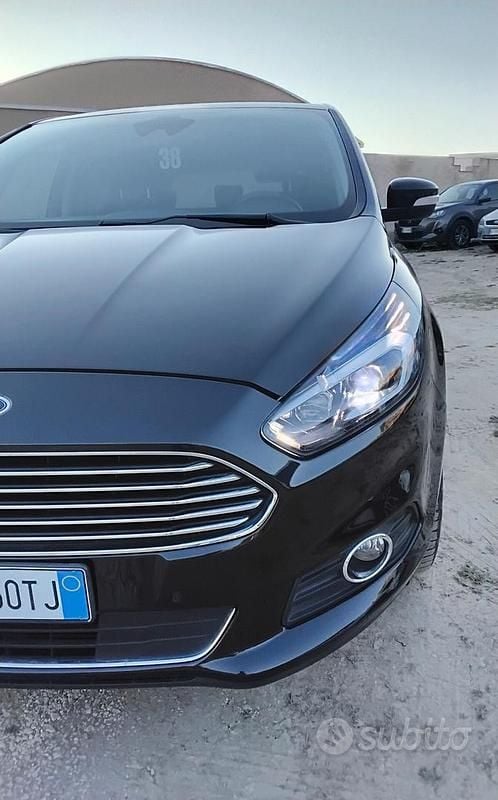Usata Ford S-MAX Titanium 150 CV (110 kW) 2015 Nero Monovolume