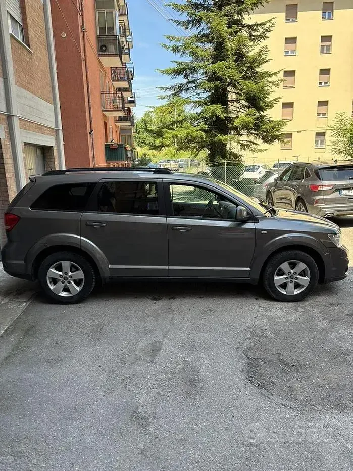 Usata Fiat Freemont 140 CV (102 kW) 2012 Grigio SUV