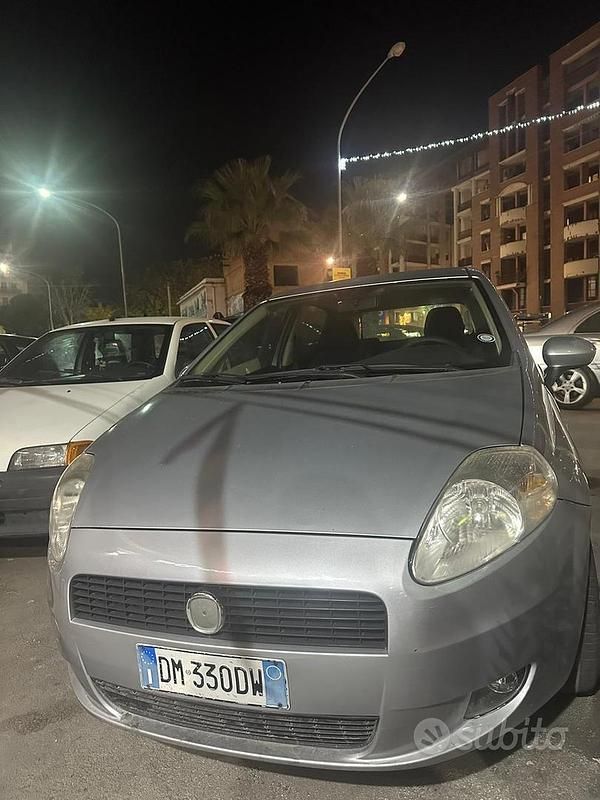 Usata Fiat Grande Punto 75 CV (55 kW) 2007 Grigio Utilitaria
