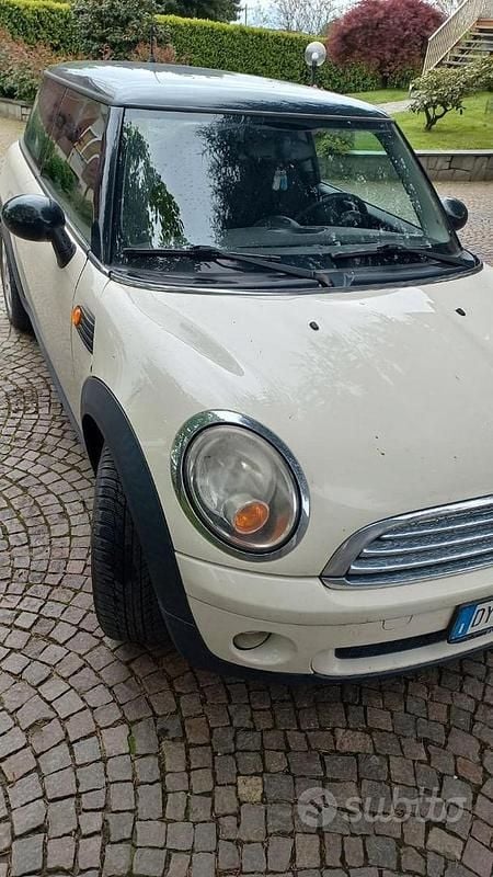 Bianco Usata 2009 Mini Cooper Due volumi | 2500 € (Ottimo prezzo) - Immagine 1/3