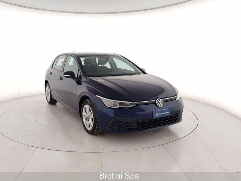 Usata VW Golf VIII Life 116 CV (85 kW) 2022 Blu metallizzato Utilitaria