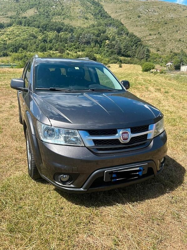 Grigio Usata 2016 Fiat Freemont Lounge SUV | 10.500 € (Molto cara) - Immagine 1/2