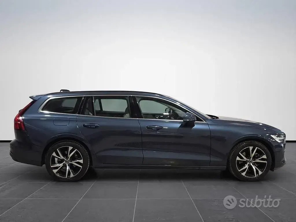 Usata Volvo V60 Core 197 CV (144 kW) 2023 Blu Station wagon