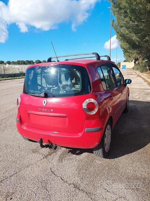 Rosso Usata 2007 Renault Modus Monovolume | 2200 € (Buon prezzo) - Immagine 1/2