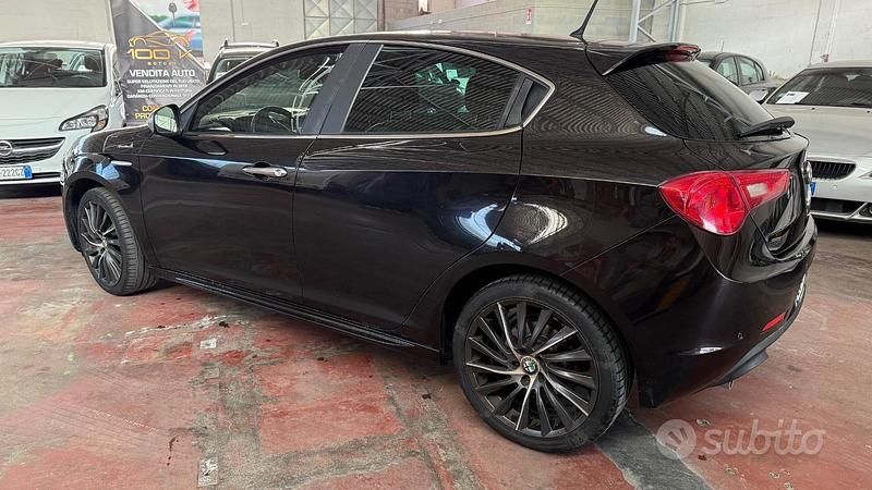 Usata Alfa Romeo Giulietta Veloce 140 CV (102 kW) 2013 Nero Utilitaria