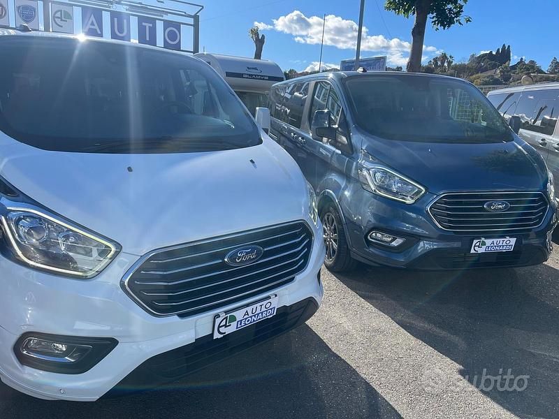 Usata Ford Tourneo Titanium 130 CV (95 kW) 2022 Bianco Monovolume