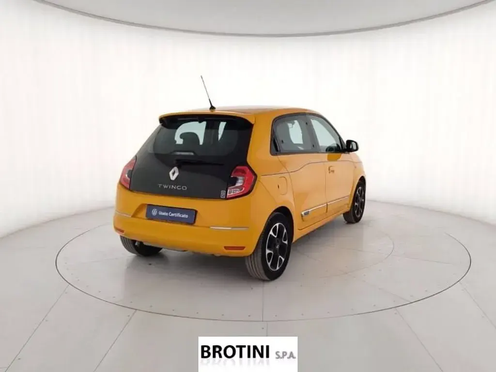 Usado Renault Twingo Intens 65 CV (47 kW) 2021 Amarillo Utilitario