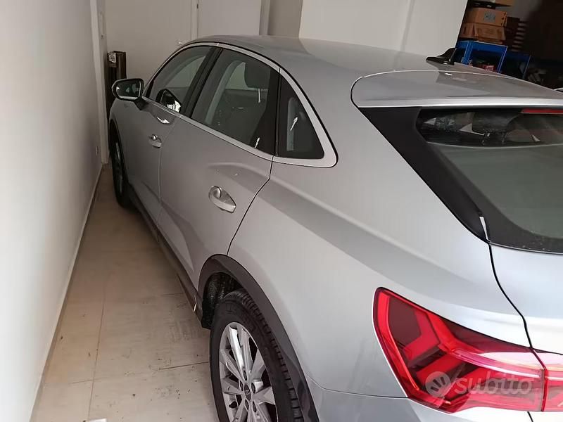 Gebraucht Audi Q3 Sport 150 PS (110 kW) 2024 Grau SUV