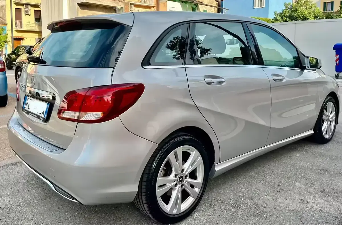 Usata Mercedes B160 90 CV (66 kW) 2016 Grigio Utilitaria