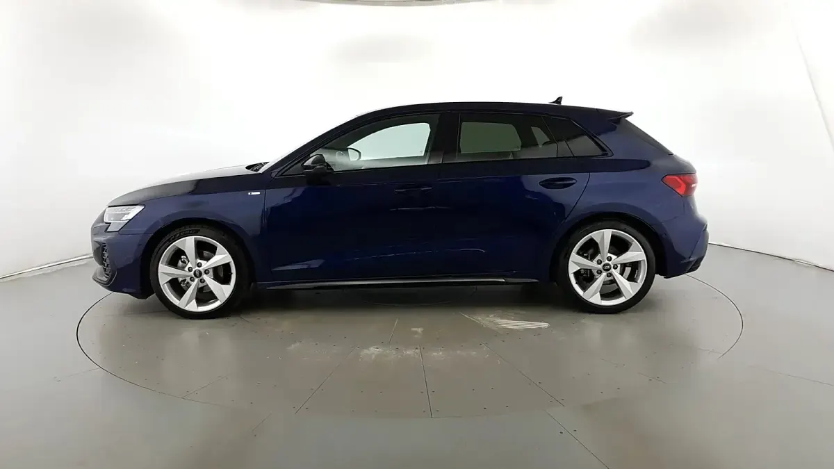 Usata Audi A3 S-Line 116 CV (85 kW) 2025 Blu navarra met Berlina