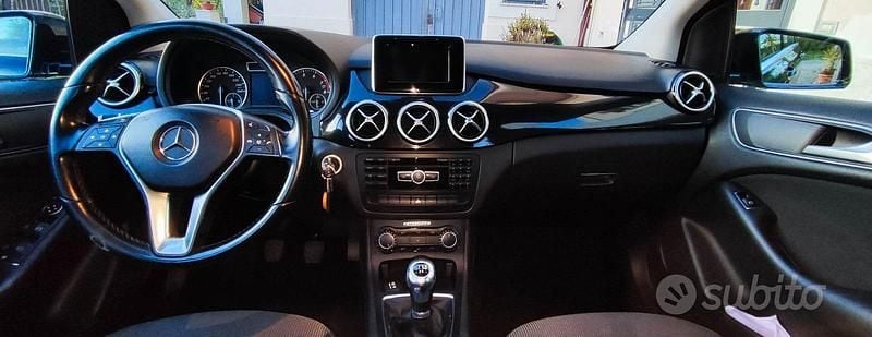 Usata Mercedes B180 Executive 122 CV (89 kW) 2012 Nero Monovolume