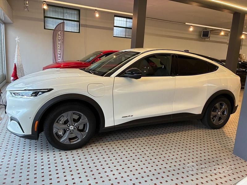 Usata Ford Mustang Mach-E 197 kW (269 CV) 2023 Bianco SUV