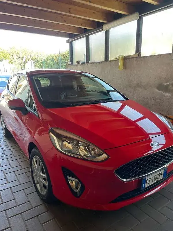 Usata Ford Fiesta 69 CV (50 kW) 2018 Rosso Utilitaria