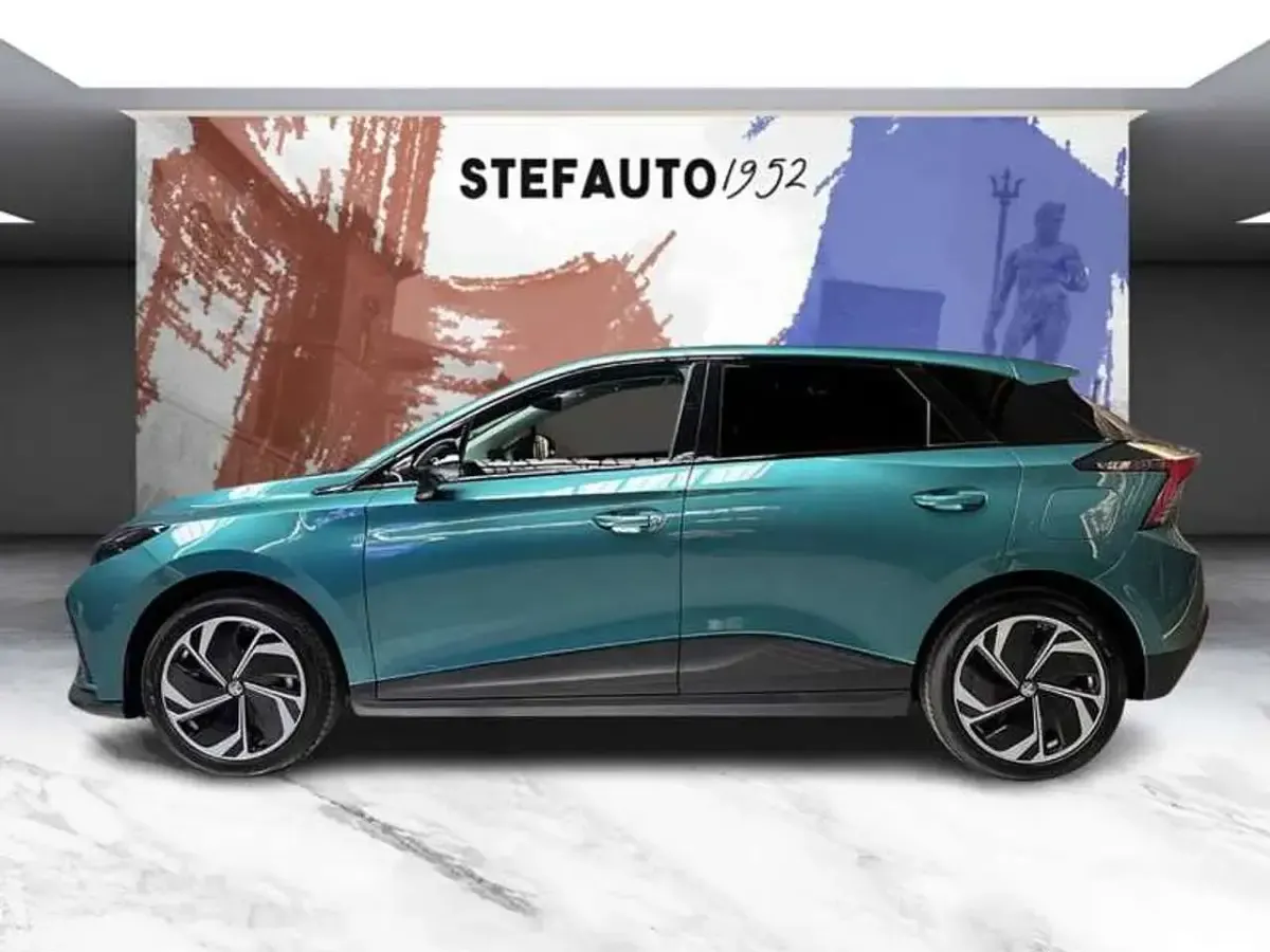 Nuova MG MG4 EV 2026 Ealing green Utilitaria