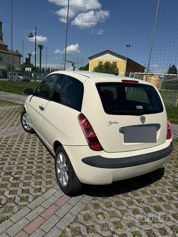 Usata Lancia Ypsilon 60 CV (44 kW) 2005 Bianco Utilitaria