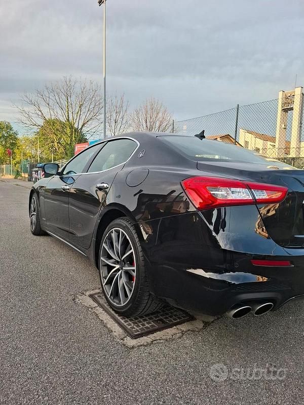 Usata Maserati Ghibli 275 CV (202 kW) 2019 Nero Berlina