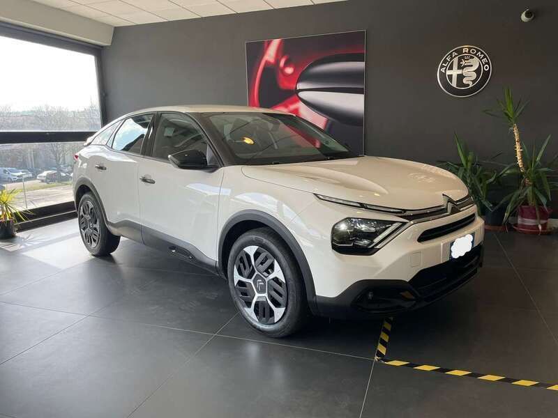 Nero Usata 2024 Citroën C4 PureTech Tre volumi | 17.800 € (Buon prezzo) - Immagine 1/4