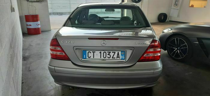 Usata Mercedes C320 Elegance 218 CV (160 kW) 2005 Grigio