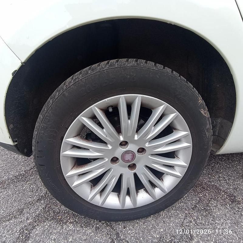 Usata Fiat Grande Punto 77 CV (56 kW) 2010 Bianco Utilitaria