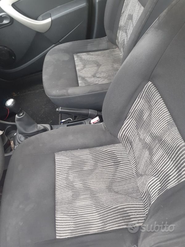 Usata Dacia Sandero 90 CV (66 kW) 2011 Grigio Utilitaria