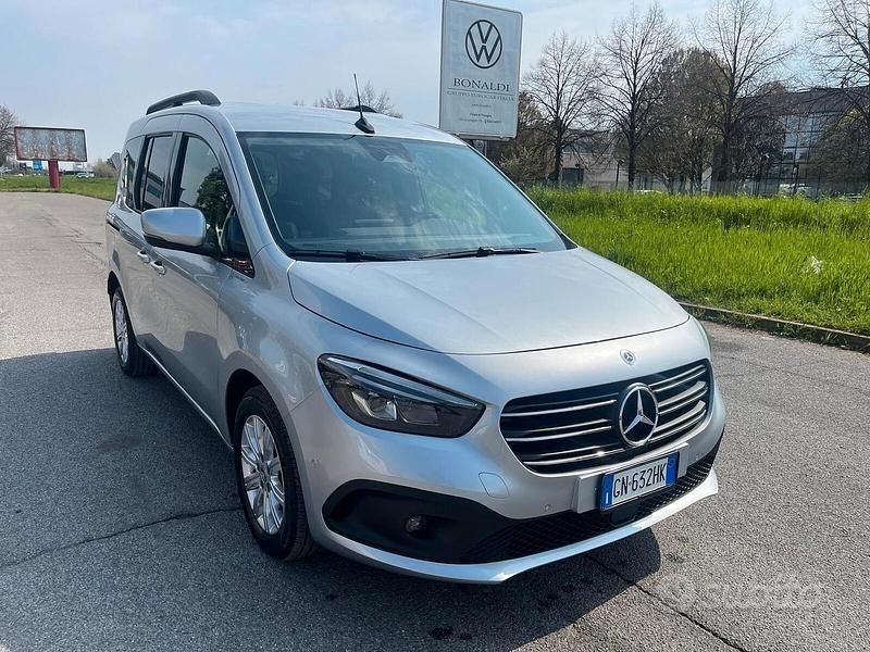 Usata Mercedes 180 116 CV (85 kW) 2023 Grigio Berlina